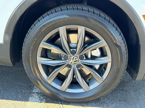 Used 2022 Volkswagen Tiguan SE image 11