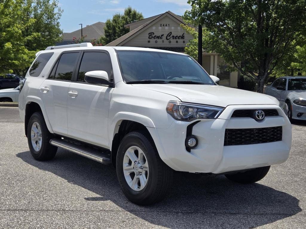 Used 2018 Toyota 4Runner SR5 AWD/4WD image 5