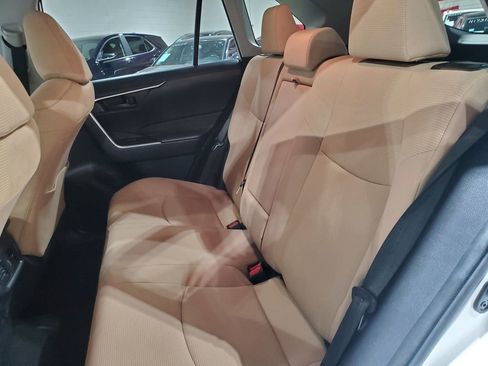 Used 2019 Toyota RAV4 LE AWD/4WD image 28