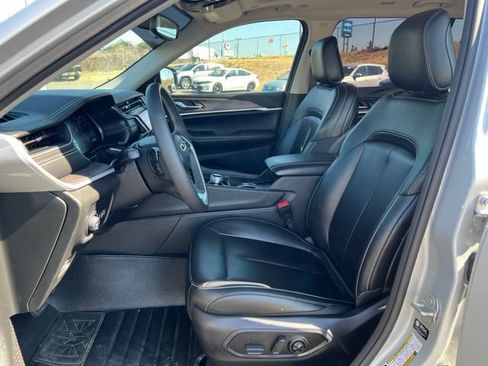 Used 2024 Jeep Grand Cherokee L Limited AWD/4WD image 12