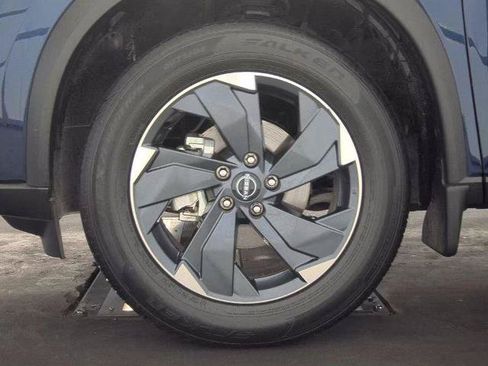 Certified 2025 Nissan Rogue SV FWD image 16