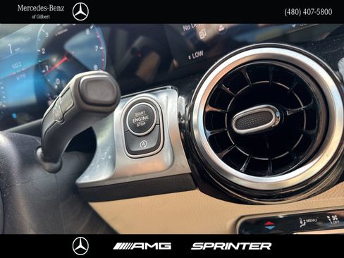 Used 2022 Mercedes-Benz GLB 250 image 33