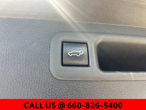 Used 2022 Toyota Highlander XLE AWD/4WD image 12
