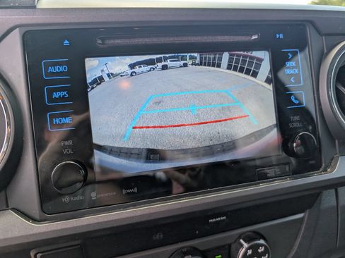 Used 2019 Toyota Tacoma TRD Off-Road AWD/4WD image 15