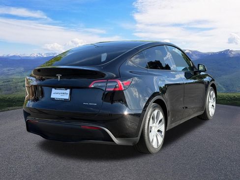 Used 2023 Tesla Model Y Long Range AWD/4WD image 5