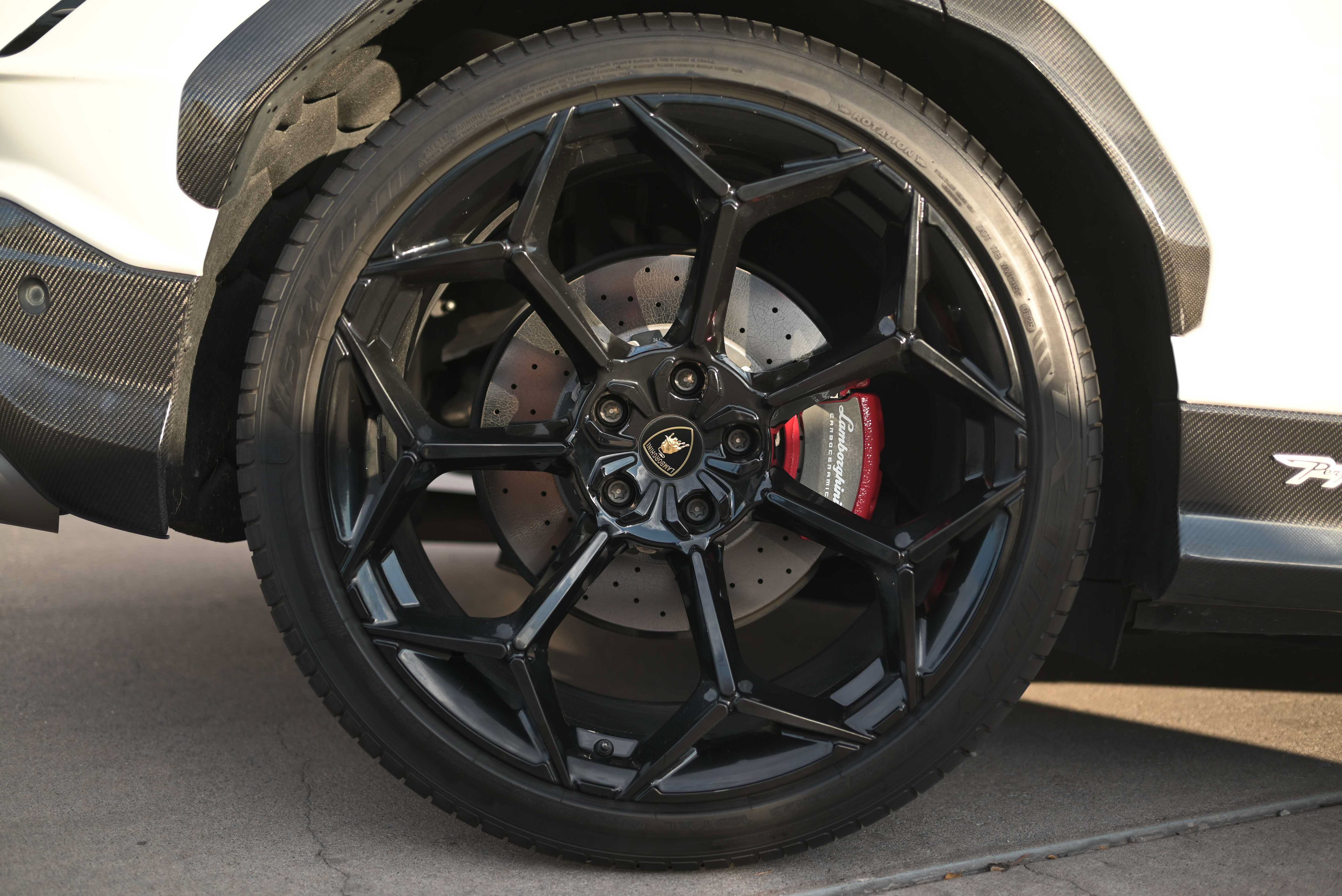 Used 2023 Lamborghini Urus Performante AWD/4WD image 25