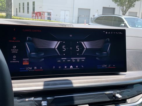 Used 2026 BMW X5 xDrive50e image 32