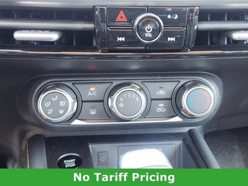 Used 2025 Nissan Kicks SV w/ Interior Electronics Package AWD/4WD image 18