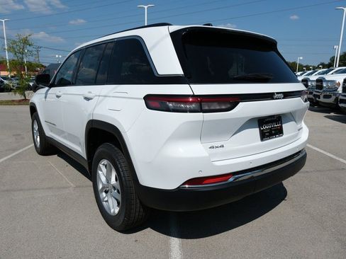 New 2025 Jeep Grand Cherokee Laredo w/ Luxury Tech Group I AWD/4WD image 10