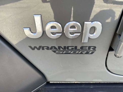 Used 2021 Jeep Wrangler Sport S image 7