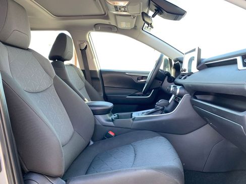 Used 2025 Toyota RAV4 XLE image 37