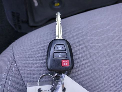 Certified 2019 Toyota Tacoma SR5 image 25