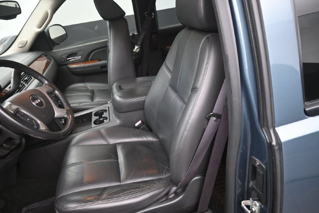 Used 2008 GMC Sierra 1500 SLT w/ SLT Preferred Package AWD/4WD image 11