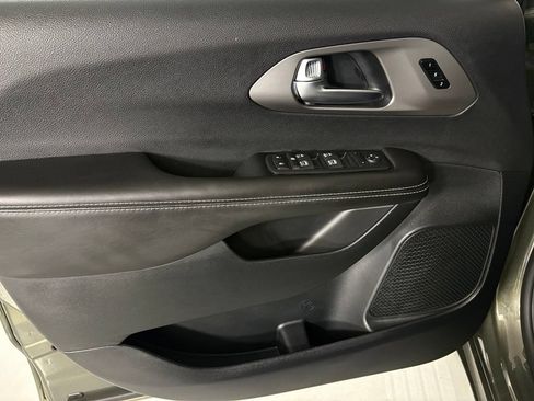 New 2027 Chrysler Pacifica Select FWD image 14