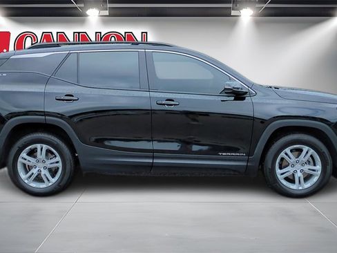 Used 2024 GMC Terrain SLE w/ Driver Convenience Package image 4