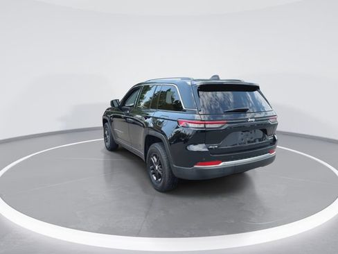 Used 2023 Jeep Grand Cherokee Laredo w/ Luxury Tech Group I AWD/4WD image 7