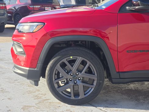 New 2026 Jeep Compass Latitude AWD/4WD image 5