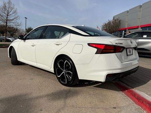 Used 2025 Nissan Altima 2.5 SR image 8