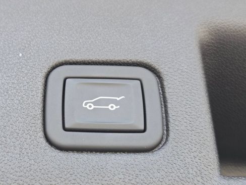 Used 2024 Chevrolet Equinox Premier FWD image 28