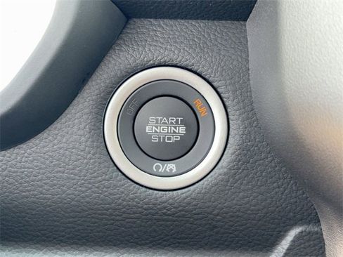 New 2026 RAM 1500 4x4 Crew Cab image 25