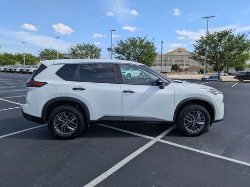 Used 2024 Nissan Rogue S FWD image 2