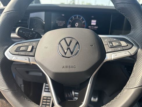 New 2025 Volkswagen Tiguan SE R-Line image 18