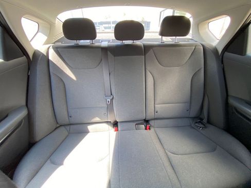 Used 2025 Kia K4 LXS image 37