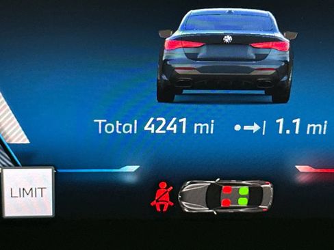 Used 2025 BMW 440i xDrive Coupe w/ Premium Package image 25