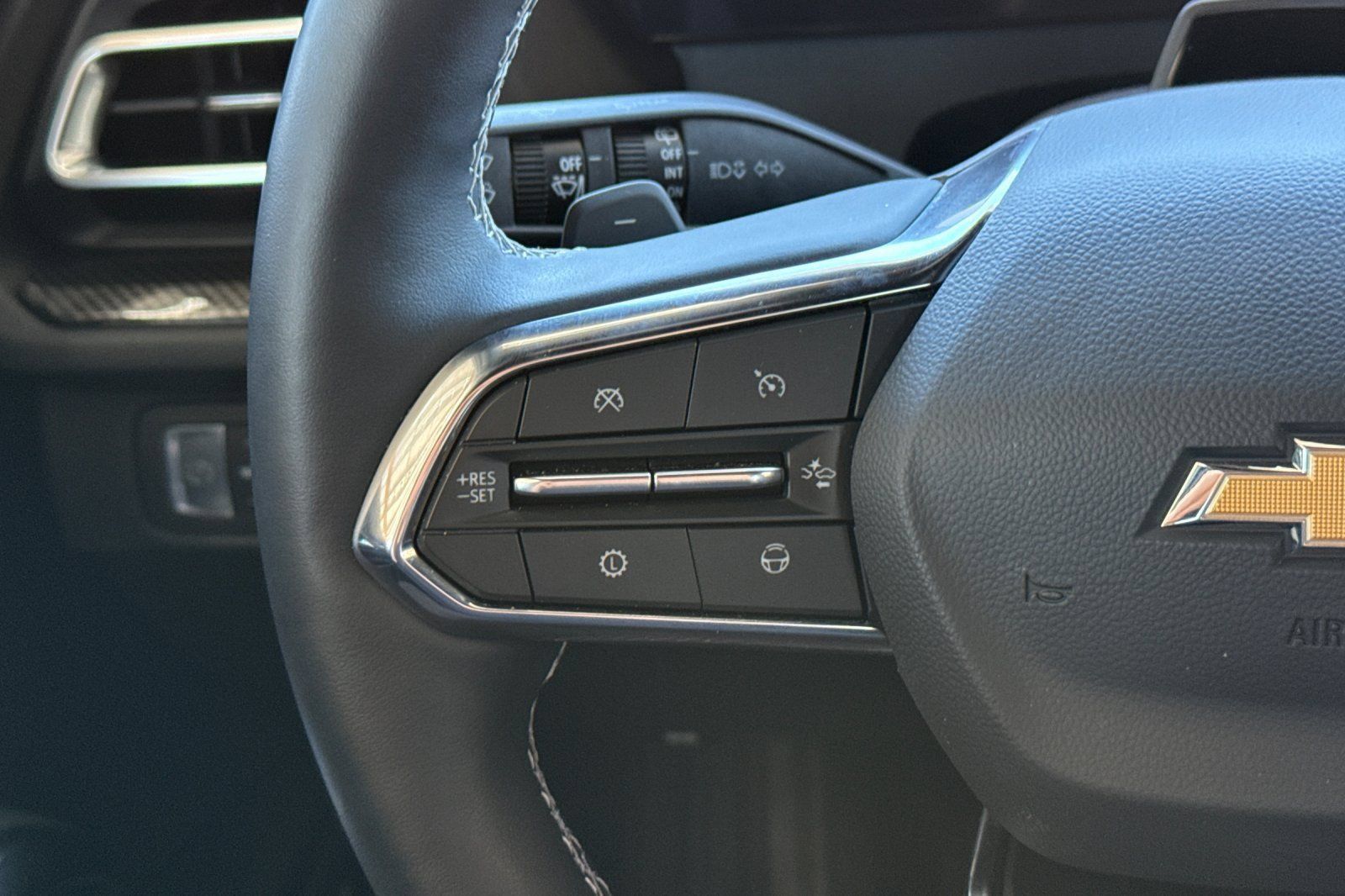 Used 2026 Chevrolet Traverse High Country w/ LPO, Floor Liner Package AWD/4WD image 36