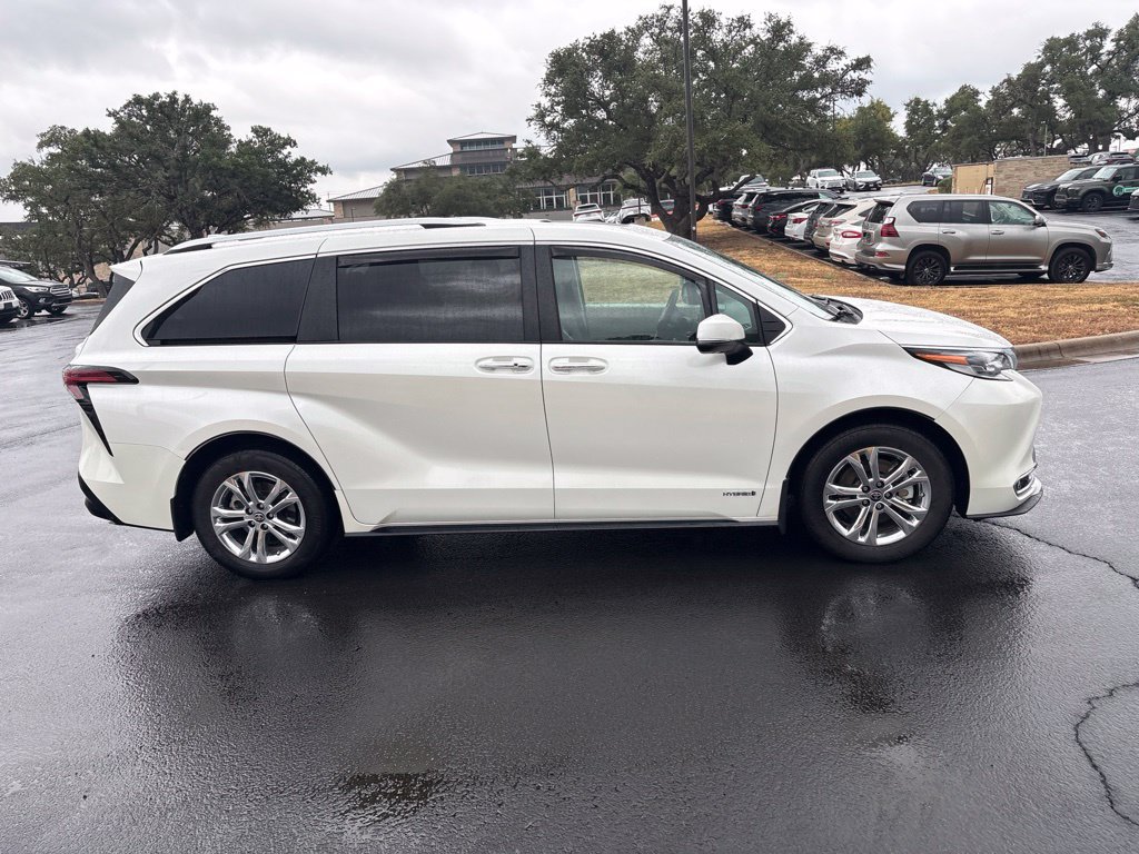 Used 2021 Toyota Sienna Platinum AWD/4WD image 6