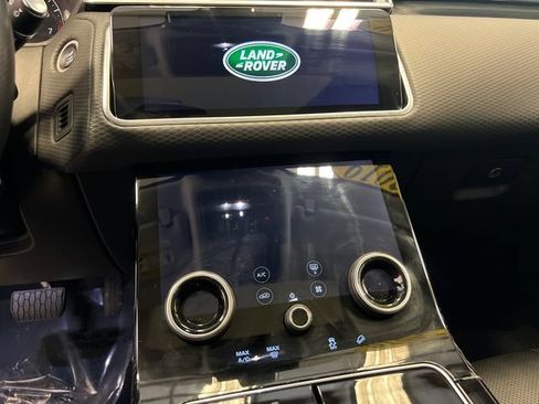 Used 2019 Land Rover Range Rover Velar S AWD/4WD image 25