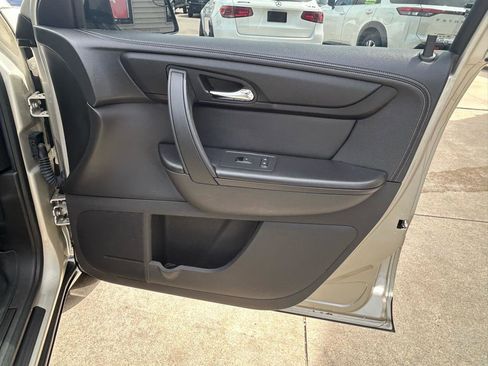 Used 2013 GMC Acadia SLE FWD image 17