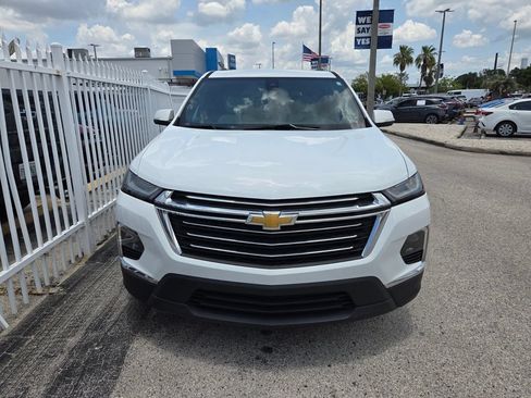 Used 2023 Chevrolet Traverse LT FWD image 2