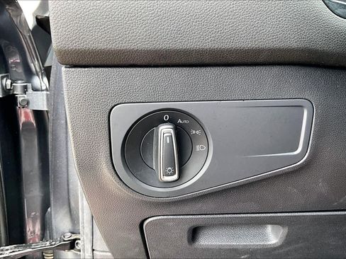 Used 2019 Volkswagen Tiguan SE w/ Panoramic Sunroof Package FWD image 33
