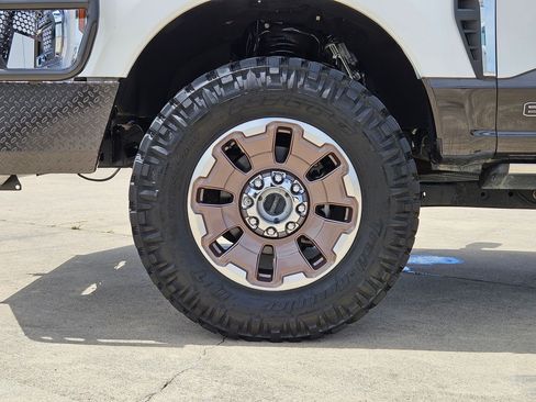 Used 2024 Ford F250 King Ranch w/ FX4 Off-Road Package AWD/4WD image 13