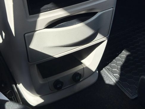 Used 2016 Dodge Grand Caravan American Value Package w/ UConnect Hands-Free Group FWD image 18