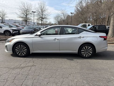 Used 2024 Nissan Altima 2.5 SV w/ SV Premium Package image 2