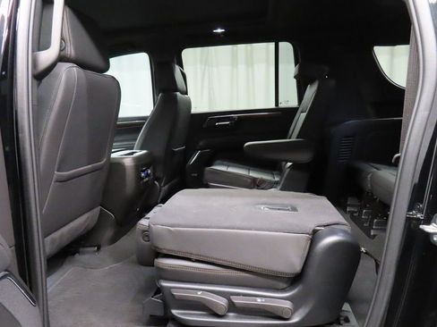 Used 2025 Chevrolet Suburban High Country image 51