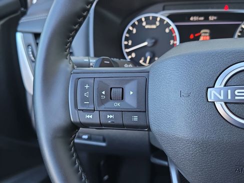 Used 2025 Nissan Rogue SV AWD/4WD image 19