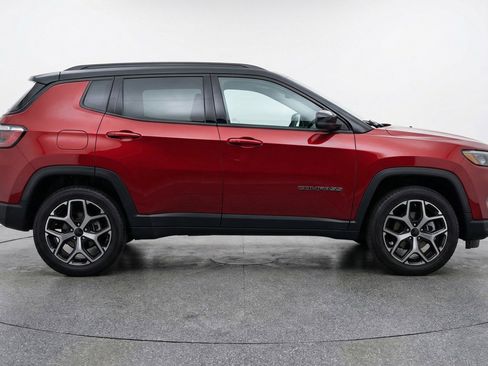 Used 2025 Jeep Compass Limited AWD/4WD image 9