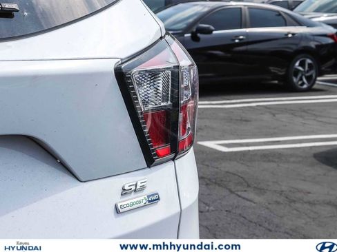 Used 2018 Ford Escape SE w/ SE Sync 3 Package AWD/4WD image 11