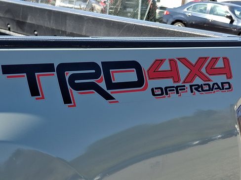 Used 2023 Toyota Tacoma TRD Off-Road w/ TRD Premium Off Road Package image 32