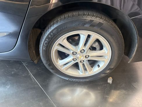 Used 2018 Chevrolet Cruze LT w/ Convenience Package FWD image 10