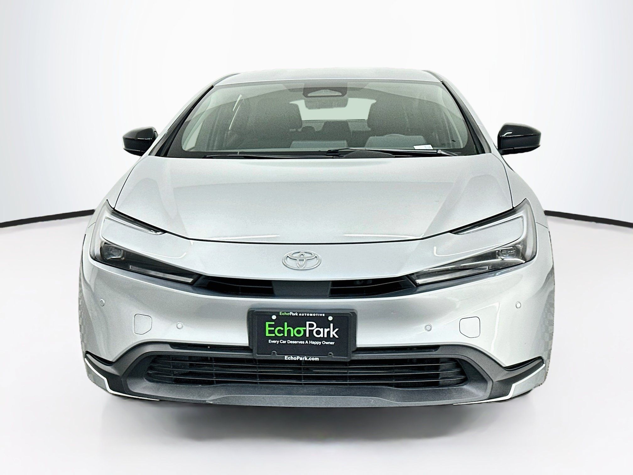 Used 2025 Toyota Prius LE FWD image 2