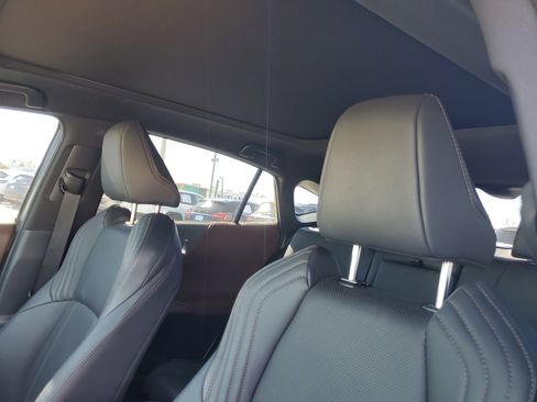 Used 2024 Toyota Venza Limited image 18