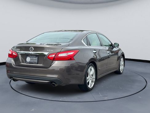 Used 2017 Nissan Altima 3.5 SL w/ 3.5SL Technology Package image 7