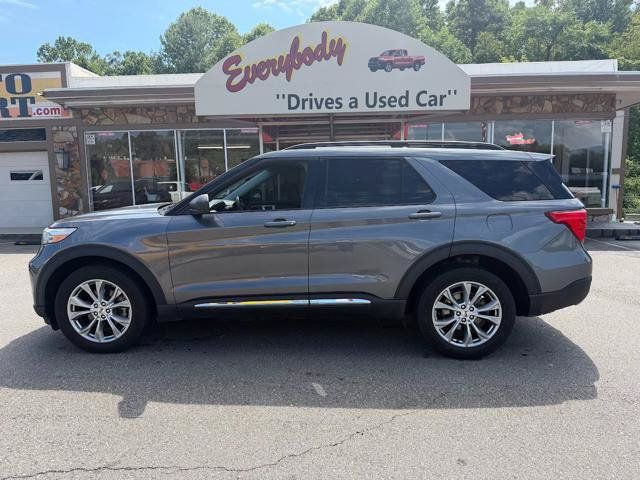 Used 2021 Ford Explorer XLT w/ Equipment Group 202A AWD/4WD image 2