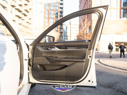 Used 2020 BMW 750i xDrive w/ Executive Package image 46