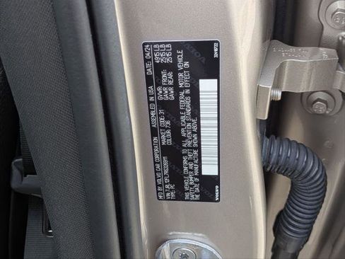 Used 2024 Volvo S60 B5 Plus w/ Climate Package FWD image 28