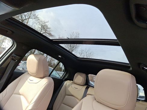 Used 2024 Cadillac XT4 Luxury w/ Cold Weather Package image 12